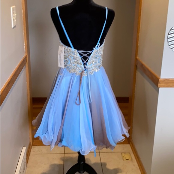 Evening gown can be worn w/w/o straps! NWT! - Picture 3 of 6